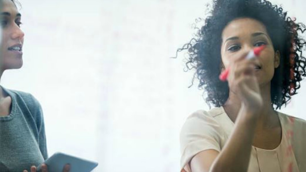 friends working together