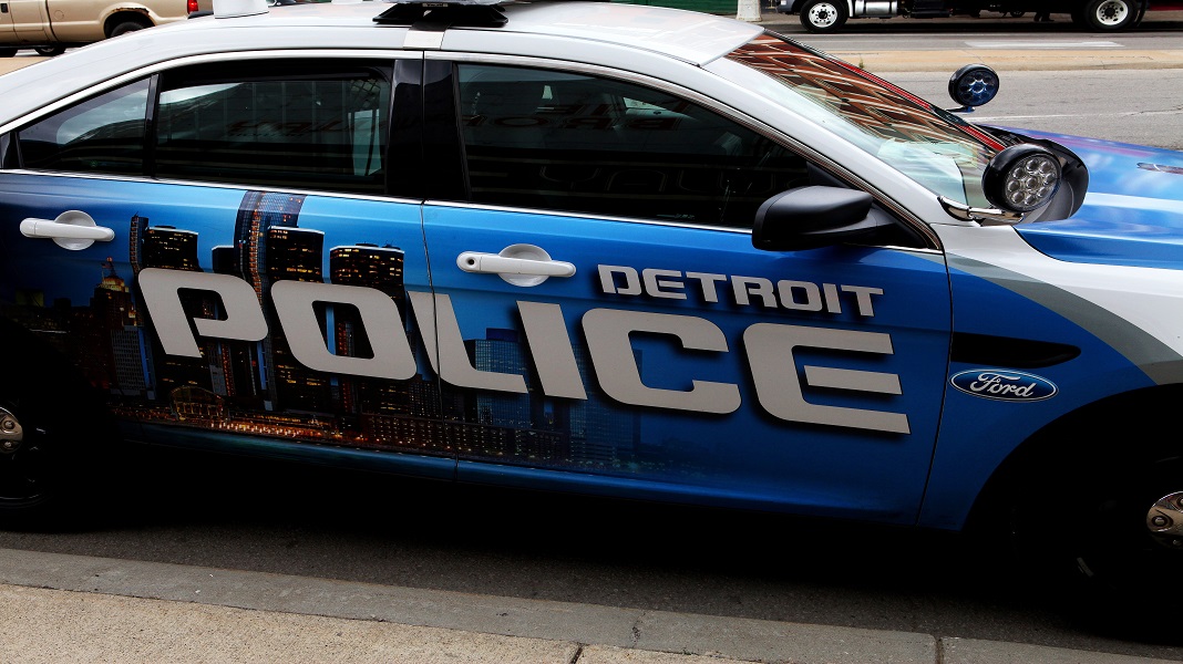 Video shows Detroit police officer punching naked woman in 