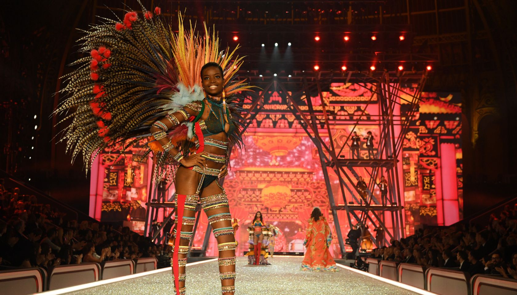 2016 Victoria's Secret Fashion Show in Paris - Show