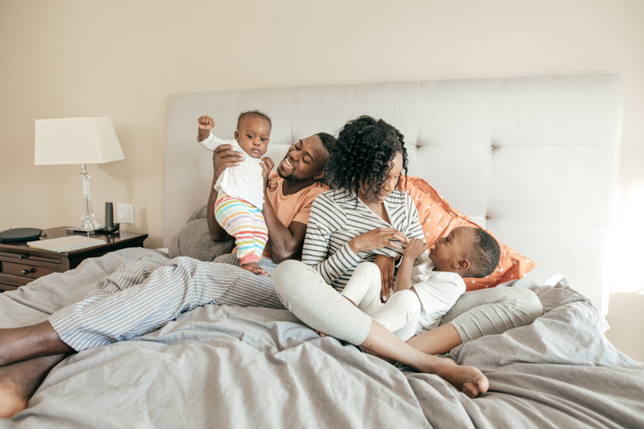 Family with 2 children in the bed