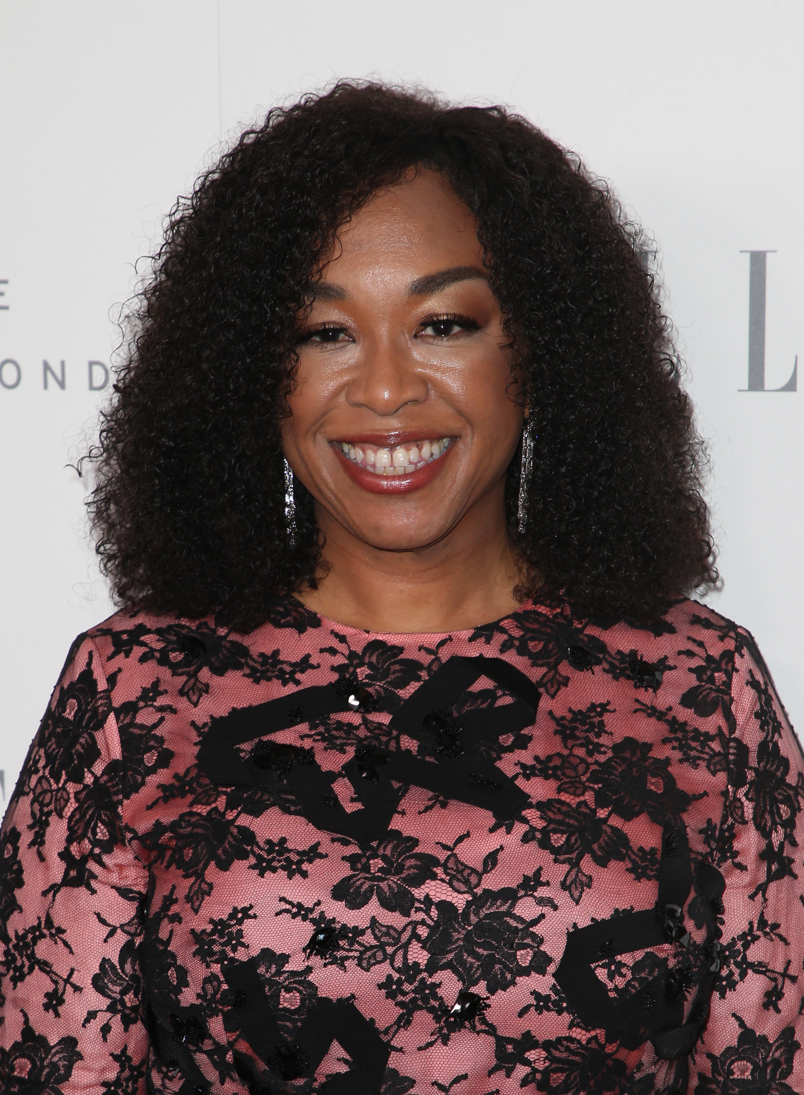 Shonda Rhimes at ELLE 24th Annual Women in Hollywood Celebration - Arrivals