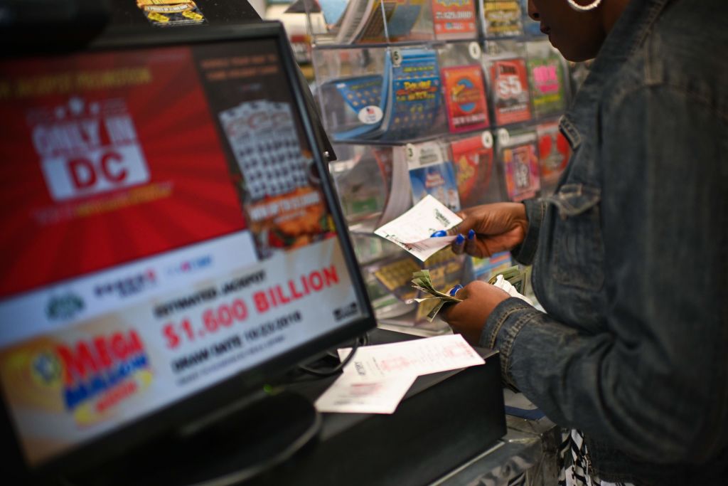 John Doe, identity, daughter, winner, non-disclosure, defendant, agreement, mother, Mega Millions Jackpot, lawsuit