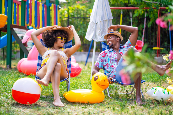 pros and cons of dating a much younger man