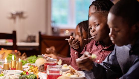feeding families in need on Thanksgiving