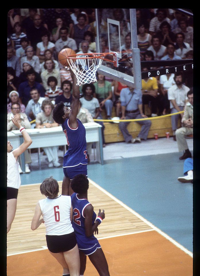 LUSIA HARRIS (DUNKING)