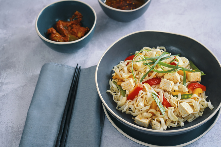 Vegan Asian Stir Fry Noodles with Paprika, Bean Sprout and Tofu