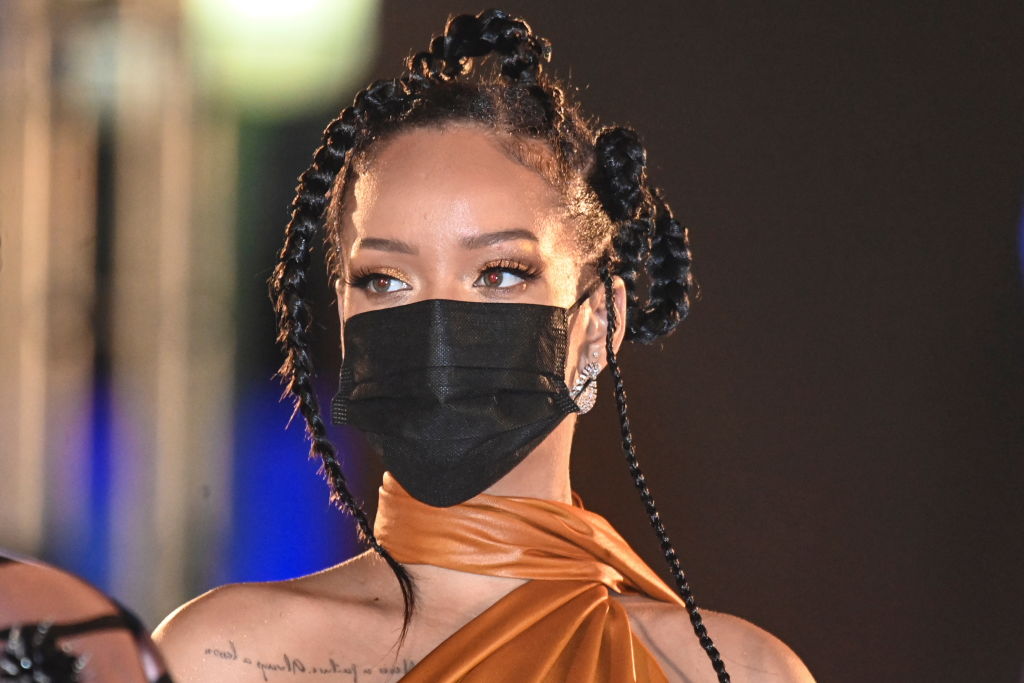Rihanna's Black, Lacy Maternity Look Is Beyond Sexy