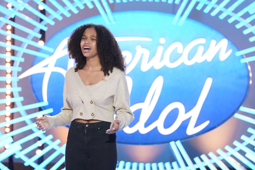 race Franklin sings on "American Idol"