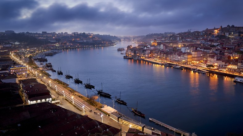 Douro river and city of Oporto at night. Porto (Oporto), Portugal