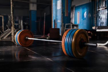 A picture of a deadlift bar.