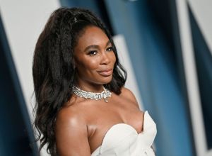 Venus Williams poses for the 2022 Vanity Fair Oscar Party.
