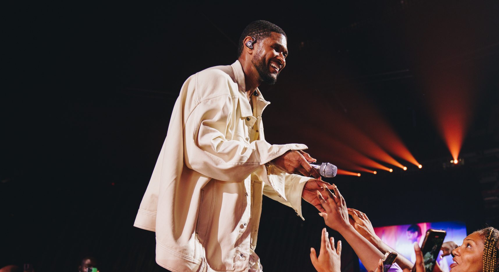 Usher, Shavon, fan, concert,residency, There Goes My Baby