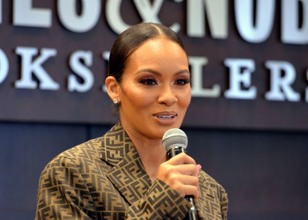 Evelyn Lozada ฉลองหนังสือเล่มใหม่ของเธอ