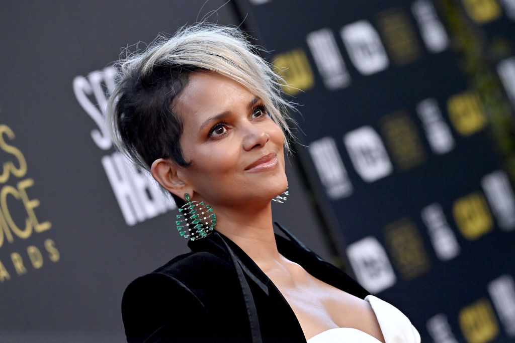 halle berry new haircut