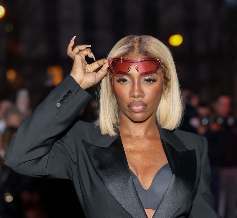 Alexander McQueen : Outside Arrivals - Paris Fashion Week - Womenswear Fall Winter 2023-2024