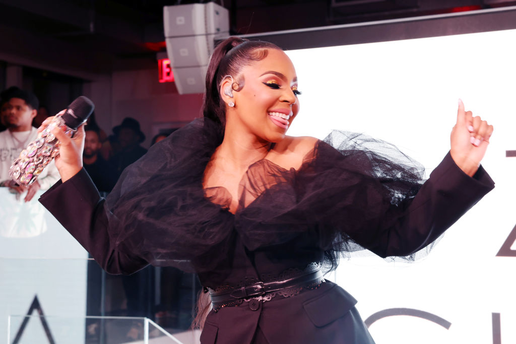 Ashanti Lloyd Lit AC concert Instagram body singer fans