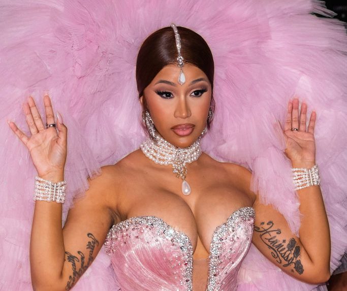 Studio Buds+,Cardi B, Beats, bag, commercial, Beats By Dre,ad, rapper,