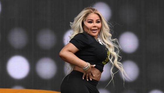 Lil Kim Performs “Smooth Criminal” Michael Jackson Tribute Lil Kim Performs “Smooth Criminal” Michael Jackson Tribute