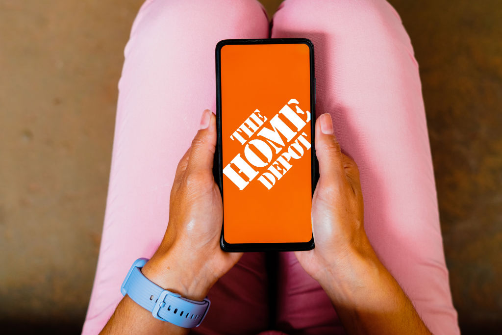 Home Depot, Ariana, Twitter, Doxxed, Texas, pretty