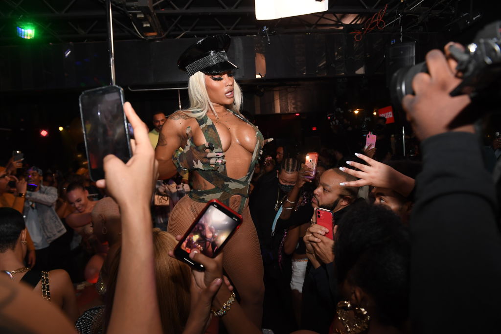 Zeus Network Joseline's Cabaret New York showgirls cast Hernandez season 4