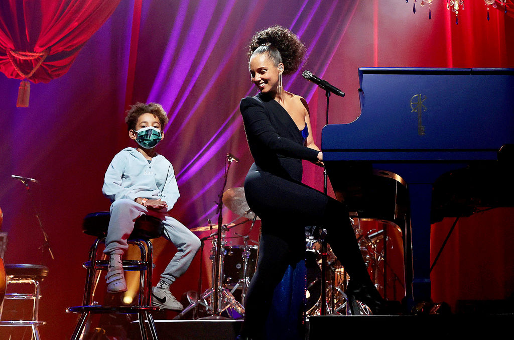 Alicia Keys Doing Porn - Alicia Keys' Son Genesis, 8, Calls Out Her Heart Shaped Pasties