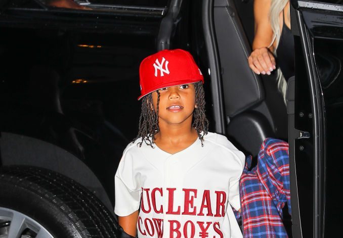 Kim Kardashian, Kanye "Ye" West, Islands Fine Burgers & Drinks, burger, joint, photographers, paparazzi, 7-year-old, saint, middle finger