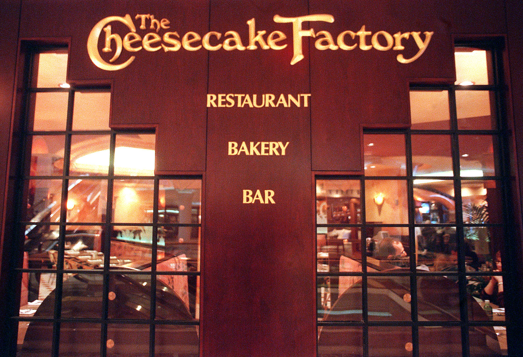 video, chain, first date, Jay, The Truth Factory, restaurant, viral, Jay, Alicia, The Cheesecake Factory Lady