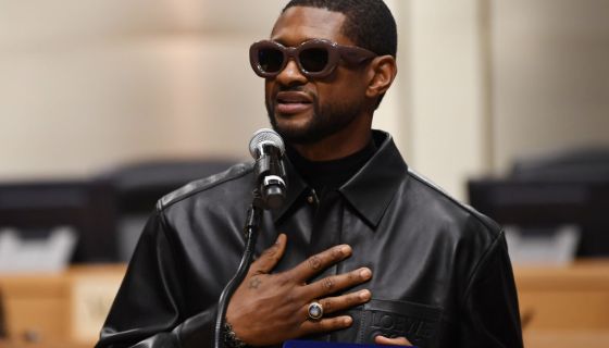 Usher Sheds Tears While Honoring Drummer Aaron Spears During Funeral #Usher