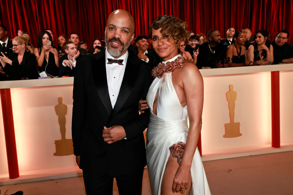 Halle Berry Van Hunt Our Love Lingers photo music new label
