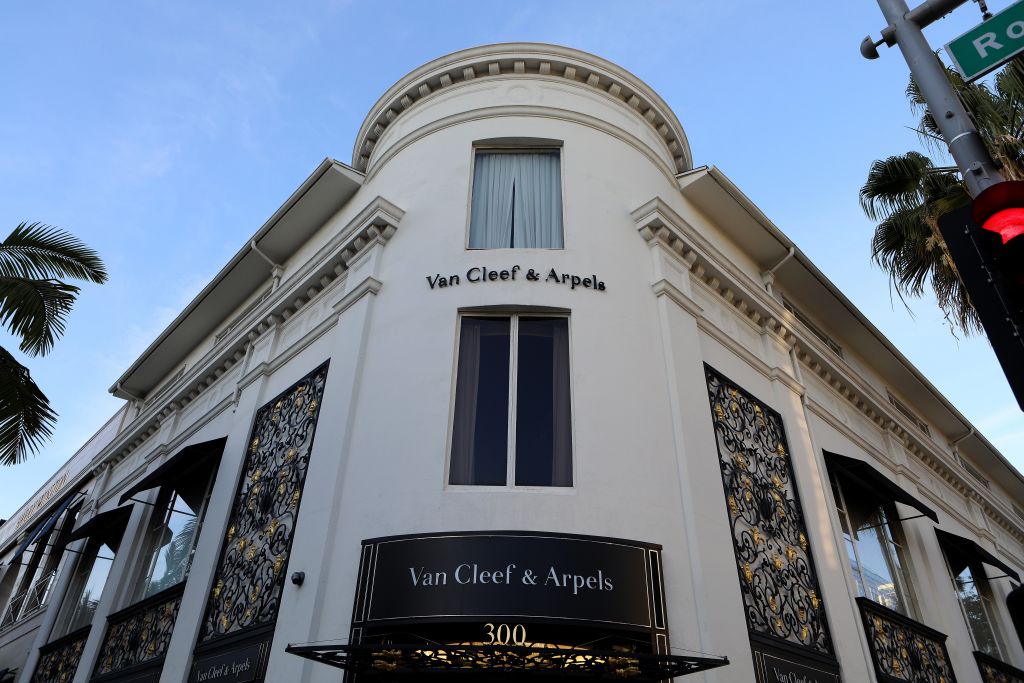 wrong account, law, court, lawsuit, account, accidentally, Van Cleef & Arpels, money, jewelry, company