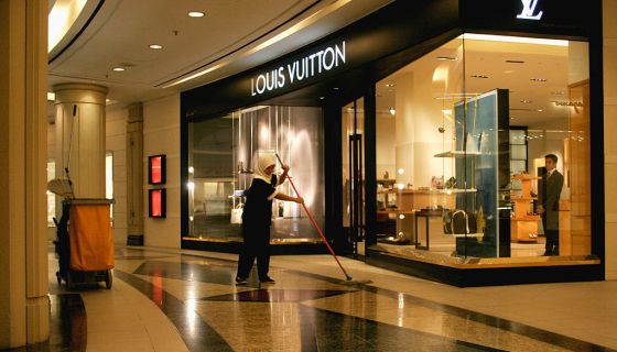 Money Man Splurges On Louis Vuitton For Chicago Fans