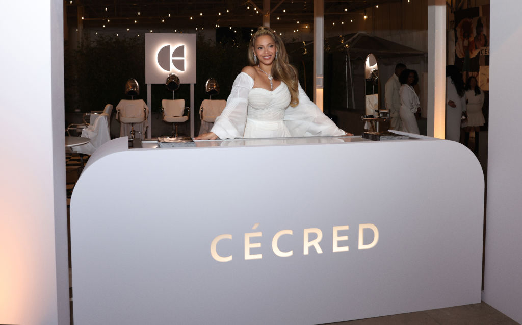 Beyoncé Eats Up Her Own Damn Fans With CÉCRED Wash Day Challenge