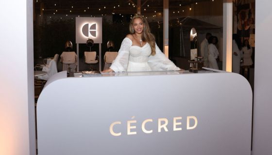 Standing On Bouffant Bidness! Beyoncé Eats Up Her Own Damn Fans With
CÉCRED Wash Day Challenge