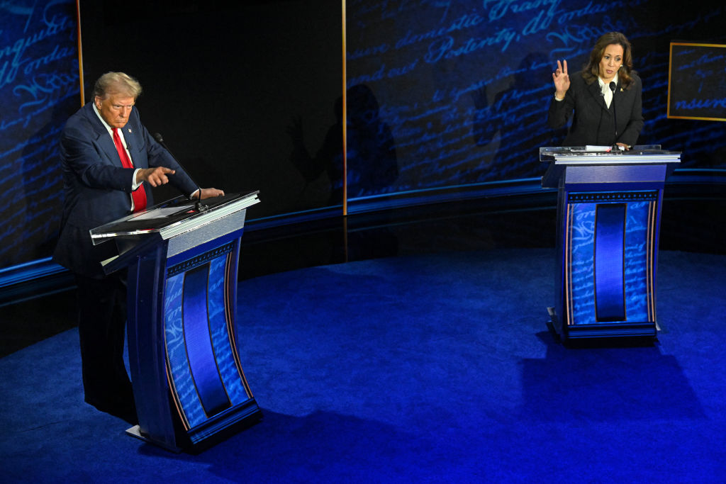 TOPSHOT-US-VOTE-POLITICS-DEBATE-HARRIS-TRUMP