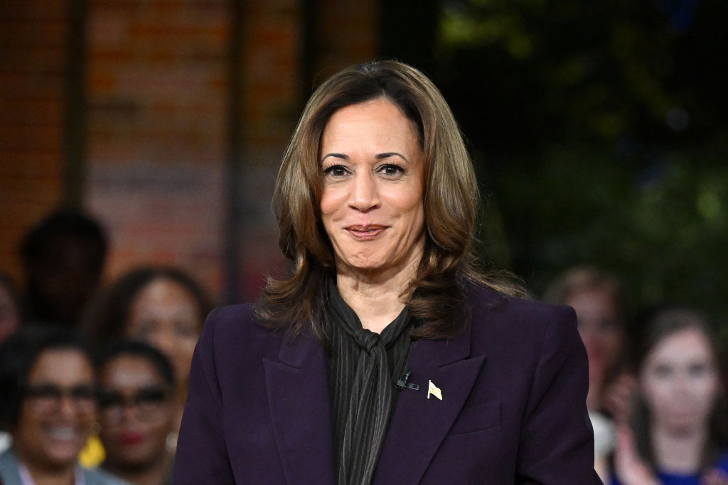 US-VOTE-POLITICS-HARRIS-WINFREY