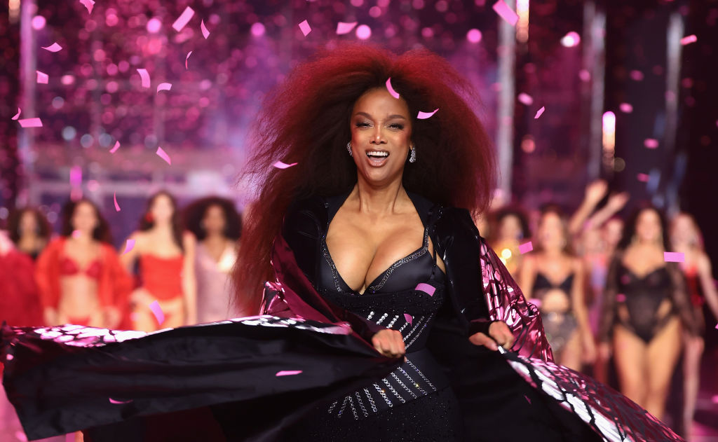 Tyra Banks Returns To The Victoria’s Secret Fashion Runway