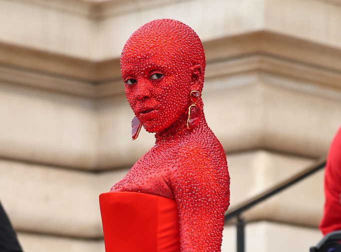 Schiaparelli : Outside Arrivals - Haute Couture Spring Summer 2023