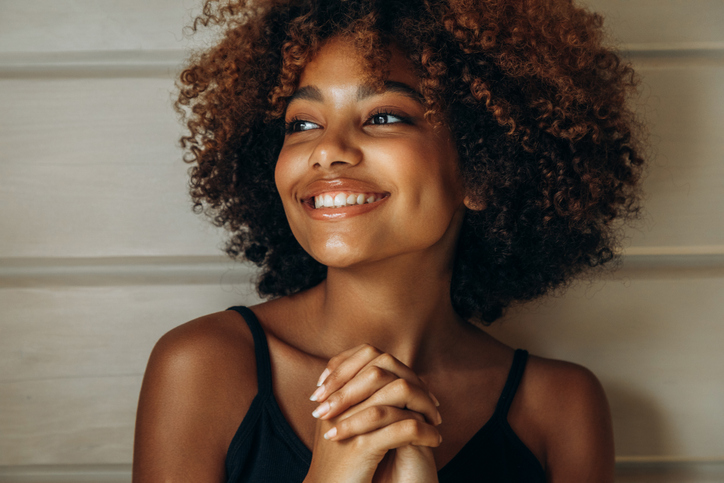 Radiant Confidence: A Natural Beauty in the Moment