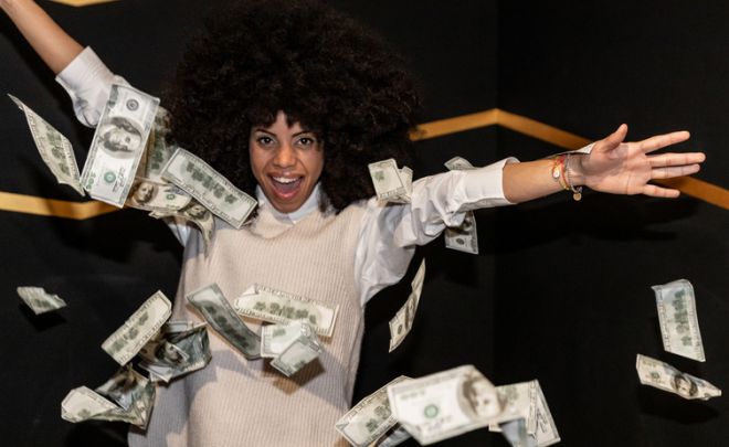 Money, red, flags, relationship, dating