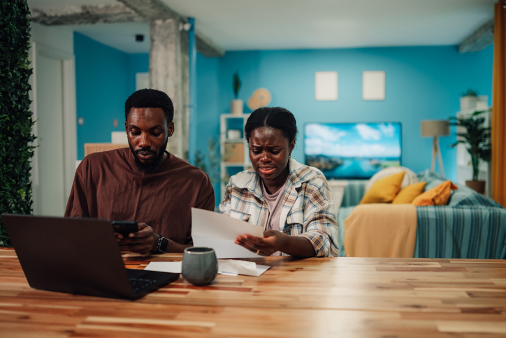 4 Money Red Flags That Shouldn’t Be Ignored In A Relationship