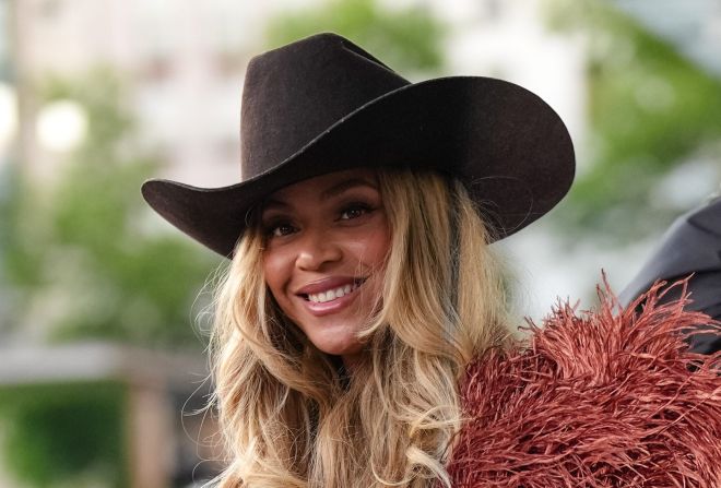 Louis Vuitton: Outside Arrivals - Paris Fashion Week - Menswear Spring/Summer 2026