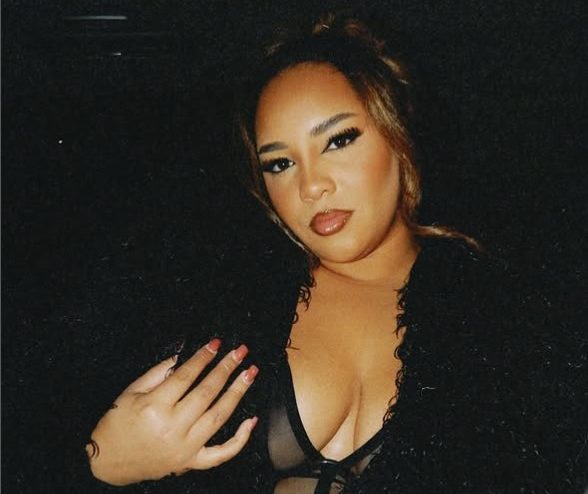 The Plus-Size WAG Turning Heads The Plus-Size WAG Turning Heads