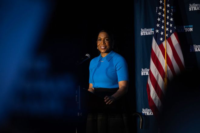 Elizabeth Warren Campaigns With IL Senate Candidate Julia Stratton