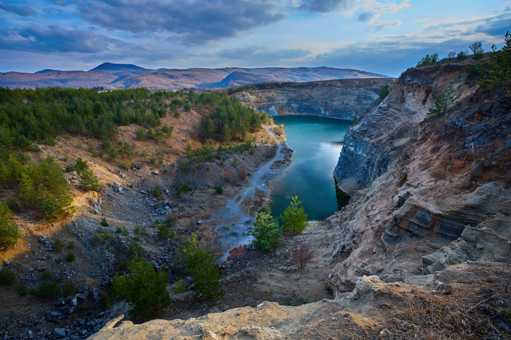 Racos Emerald Lake and basalt walls