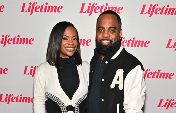 Kandi Burruss Drops Divorce Trace, Claims Todd Is ‘Taking part in Sufferer’ Kandi Burruss Drops Divorce Trace, Claims Todd Is ‘Taking part in Sufferer’