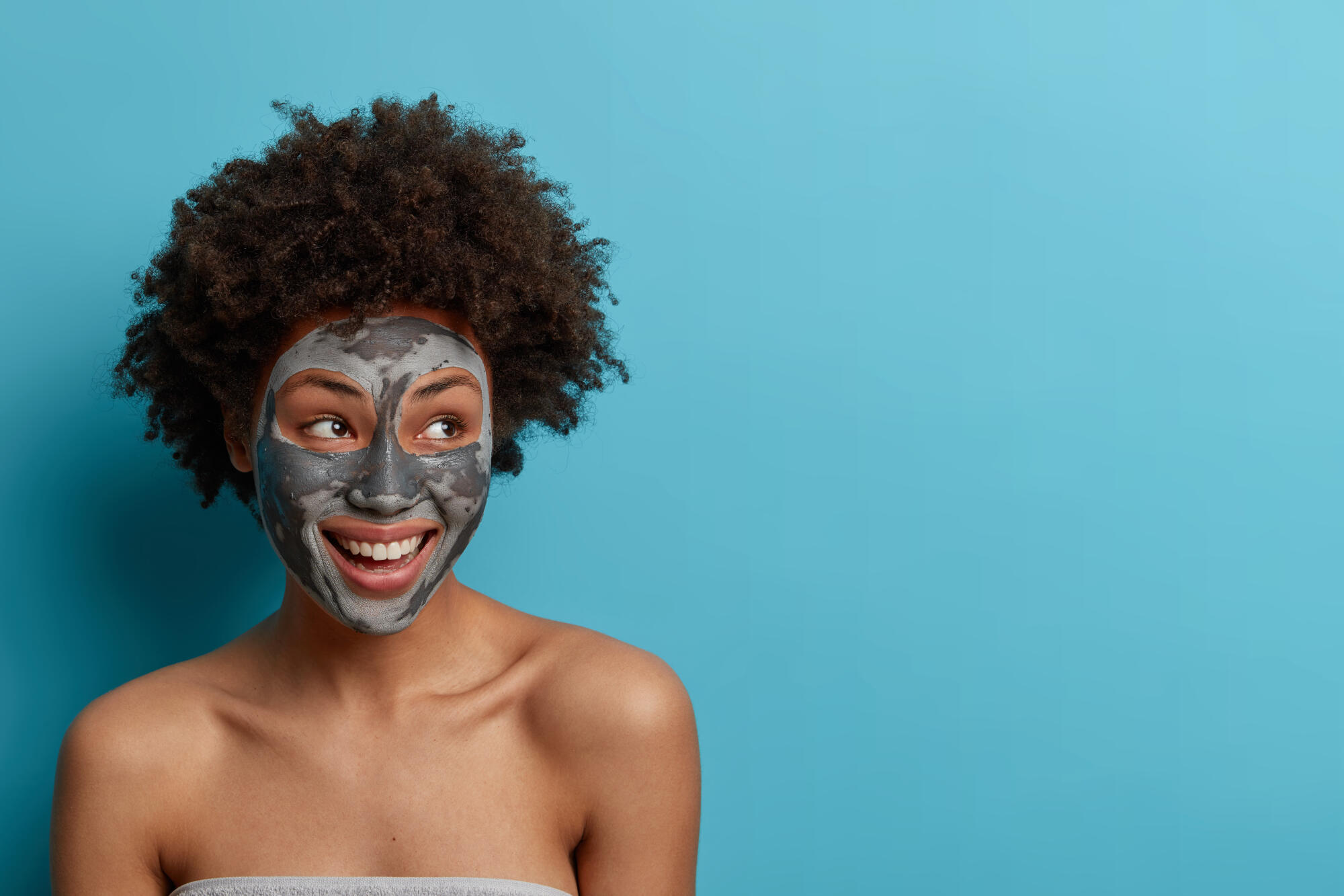 Best Skin Care Routine For Women Over 40 Who Want To Look Younger