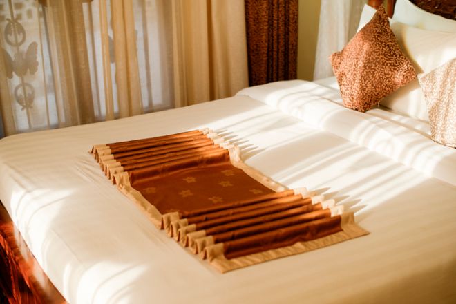 things you should never touch, hotel room