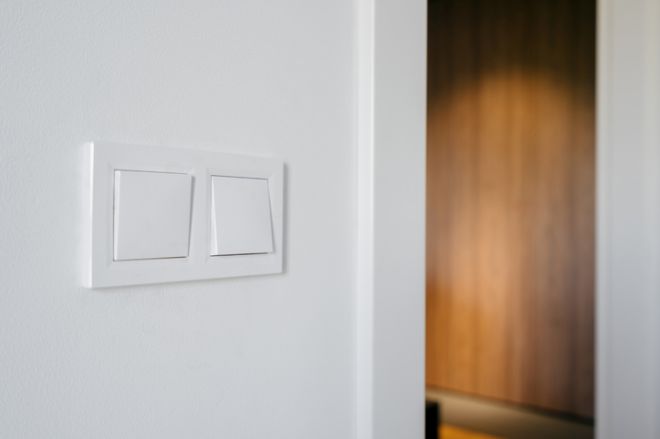 things you should never touch, hotel room