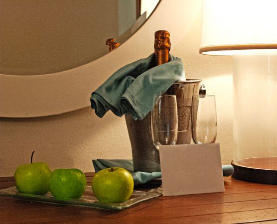things you should never touch, hotel room