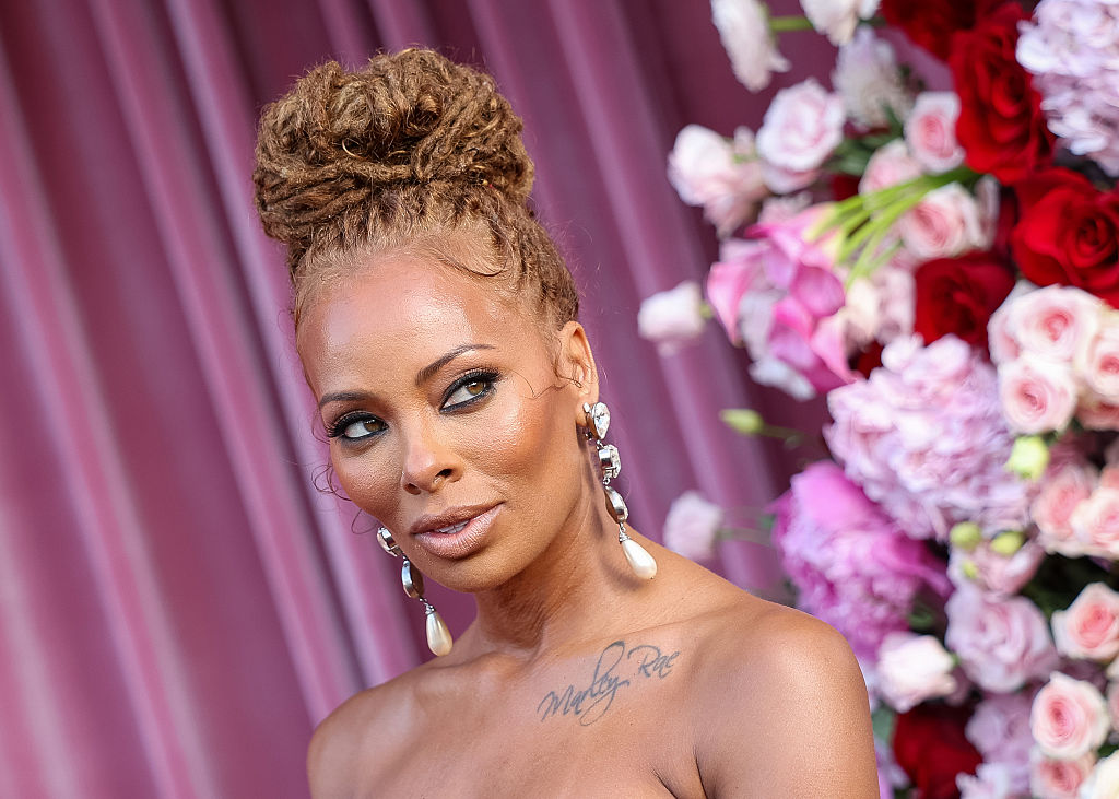 Eva Marcille’s Massive Chop — Actress Debuts Gorgeous Blonde Pixie Eva Marcille’s Massive Chop — Actress Debuts Gorgeous Blonde Pixie